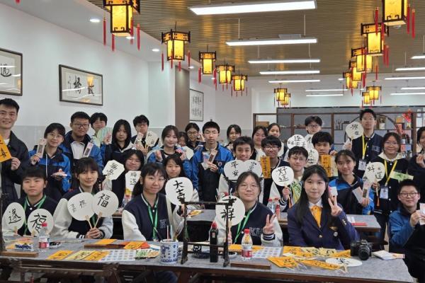 兩地同學一同參與活動，締結友誼